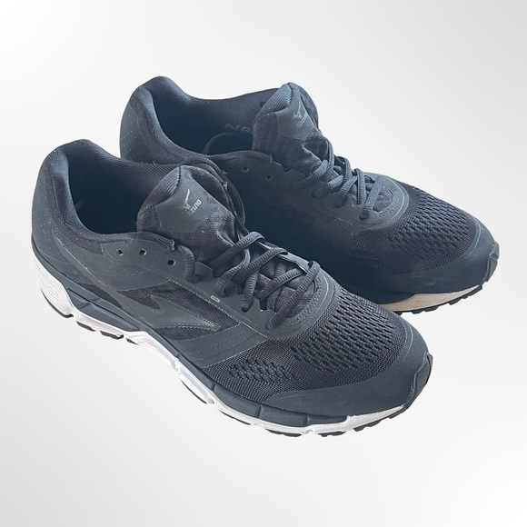 Mizuno Other - Mizuno Black Mesh Athletic Running Shoes in size 9